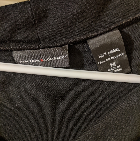 New York & Company size Medium top - Picture 2 of 5